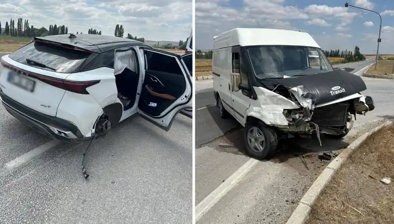 Çorum'da İki Araç Kafa Kafaya Çarpıştı: Son Durum ve Detaylar