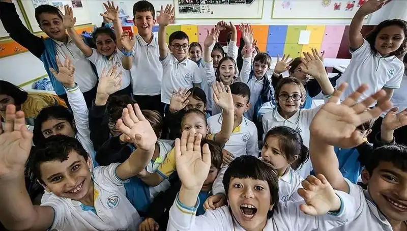 9 Günlük Tatil Sonrası Okul Zili Yeniden Çalıyor: Öğrenciler Heyecanla Dönüyor