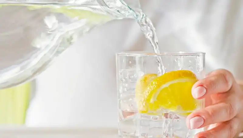 Limonlu Su İçmenin Vücudunuza Sağladığı 8 Bilinmeyen Faydası