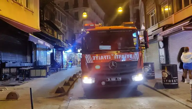 Beyoğlu'nda Asansör Boşluğuna Düşen Müşteri Üzerimize Geliyor Mu?
