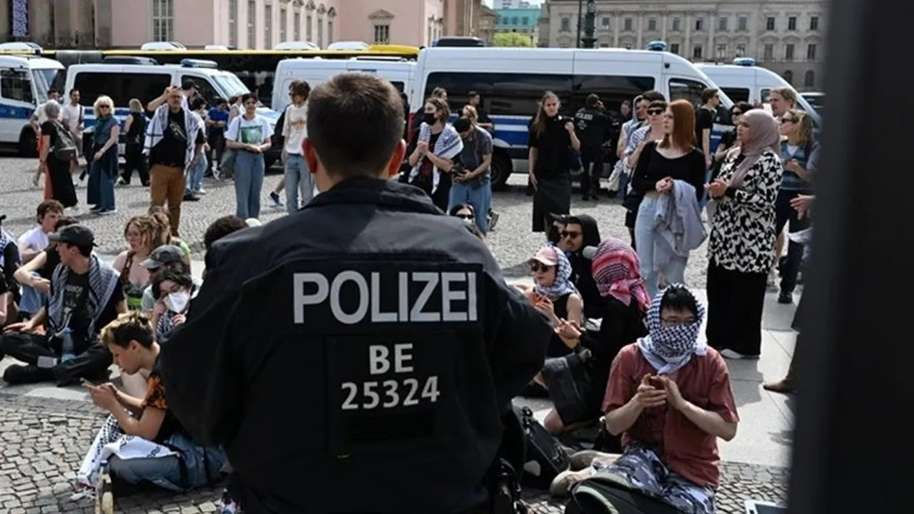 Frankfurt'ta Filistin'e Destek Gösterilerine Yasak Geldi