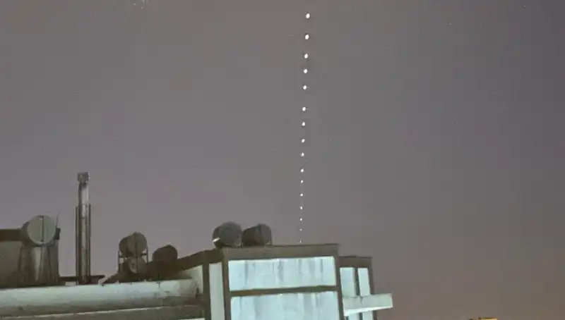 Adana'da Starlink Uyduları Gökyüzünde Dans Etti: Kentteki Meraklılar Hayran Kaldı