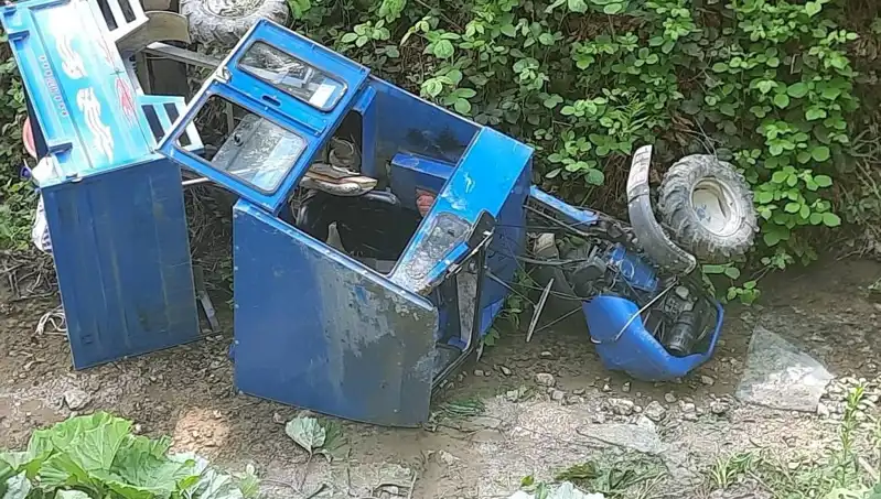 Kontrolden Çıkan Pat Pat, Dereye Devrildi: Yaralılar Hastaneye Kaldırıldı