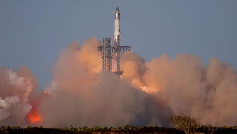 SpaceX, Starship'in 8'inci Uçuş Testi ile Uzay Yarışında Yeni Bir Sayfa Açtı
