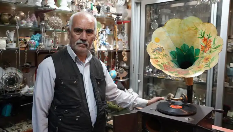 44 Yıllık Antikacının Hikayesi: Asırlık Gramofonların Saklı Huzuru