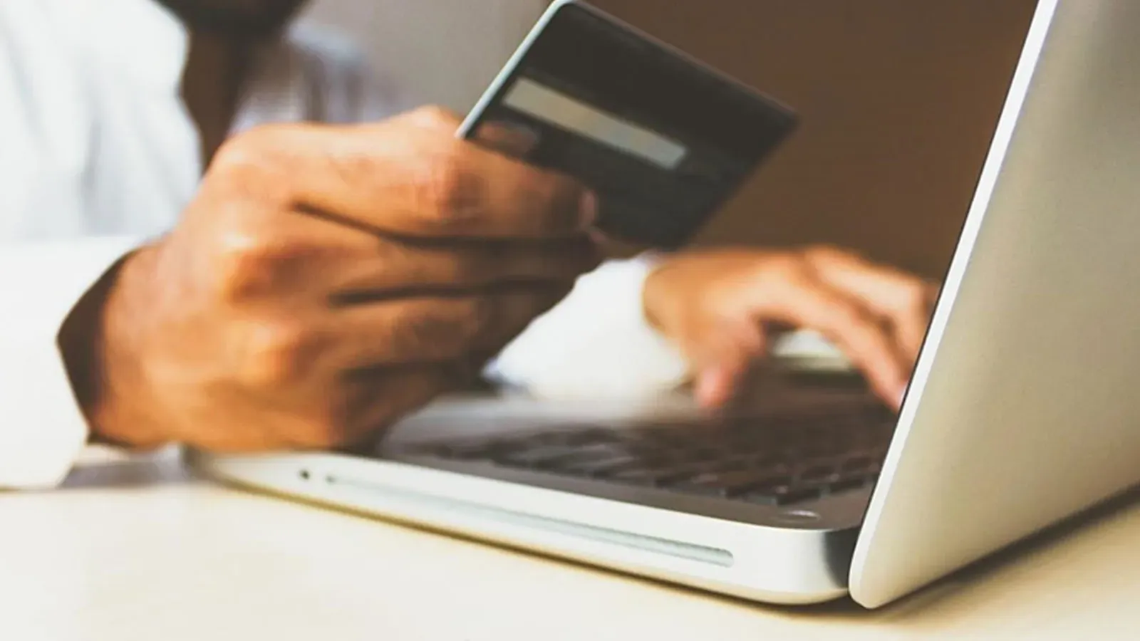 Bankalar Uyarıyor: Kredi Kartı Limitlerinde Gönüllü Düşüş Trendi Başladı