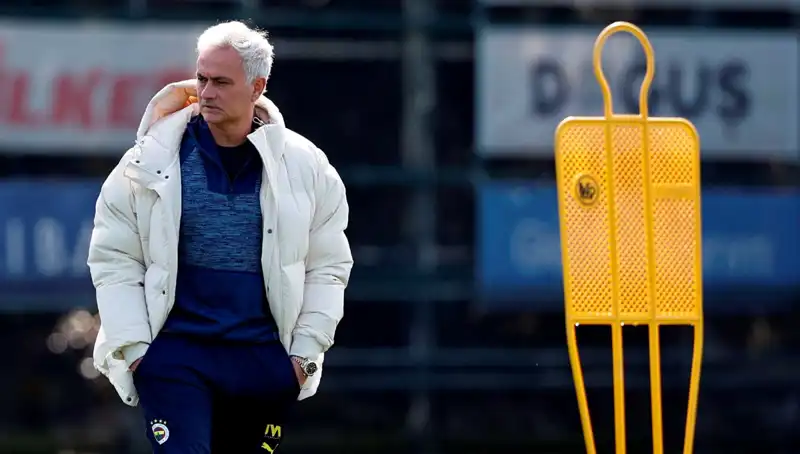 Jose Mourinho'nun Yeni Stratejisi: Bir Numara Olarak Takımını Nasıl Şekillendiriyor?