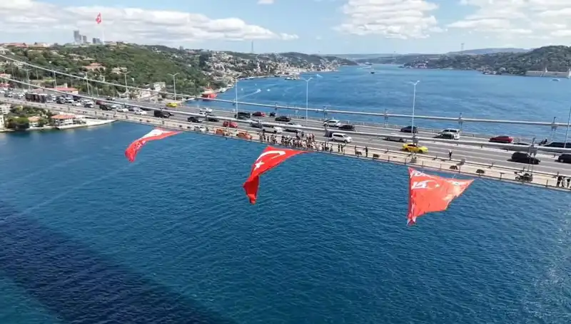 Türkiye’nin İhtişamı: Köprünün Üzerine Dev Türk Bayrağı Asıldı