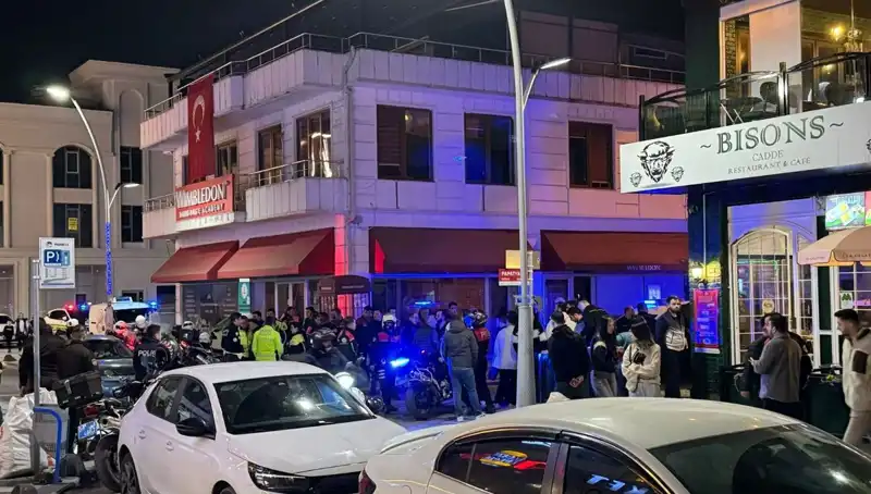 Kafede Korkunç Olay: Havaya Ateş Açan Saldırgan, Kafe Sahibini Bıçakladı!