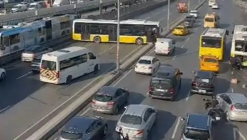 Ankara'da İETT Otobüsü Faciası: Trafik Kilitlendi, İki Araç Zarar Gördü