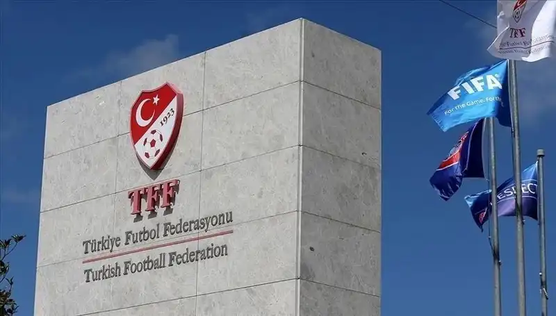 Türkiye Profesyonel Ligleri’nde Takım Sayısı Azalıyor: Futbolseverler Neler Beklemeli?