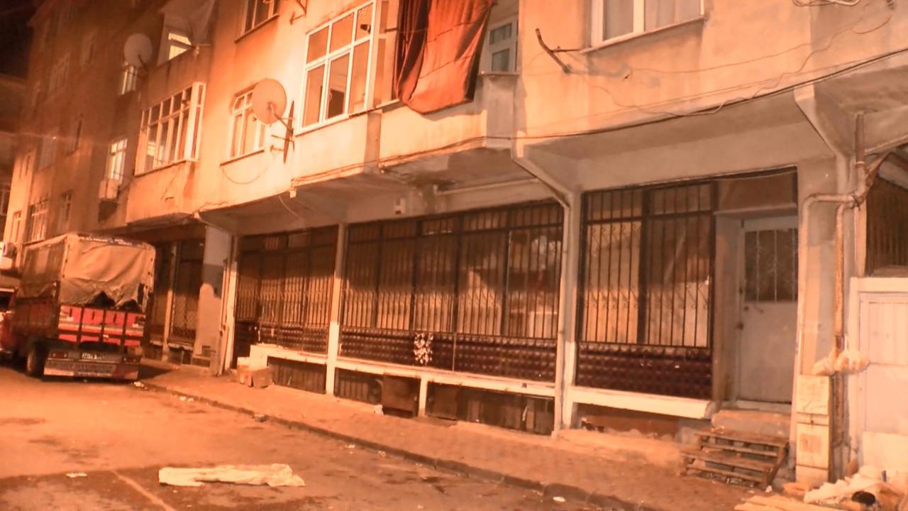 Esenler'de Çatlayan Binadan Tahliye