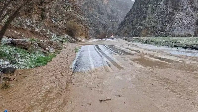 Tunceli'de Dolu ve Sağanak: Doğa Korkutucu Yüzünü Gösterdi!
