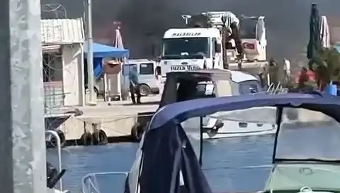 Tuzla'da Balıkçı Barınağında Patlayan Lastikler Yangın Çıkardı!