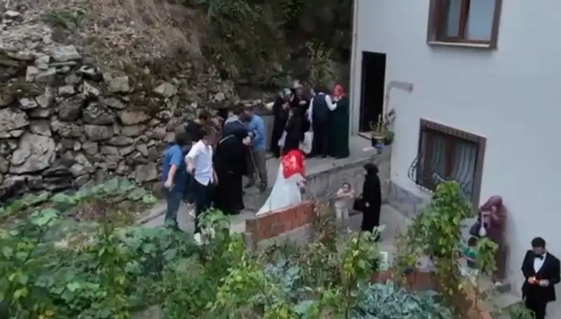 Kanlı Düğün Anlarında Göz Görenleri Şok Eden Olay: 10 Saniyede Kaçış!