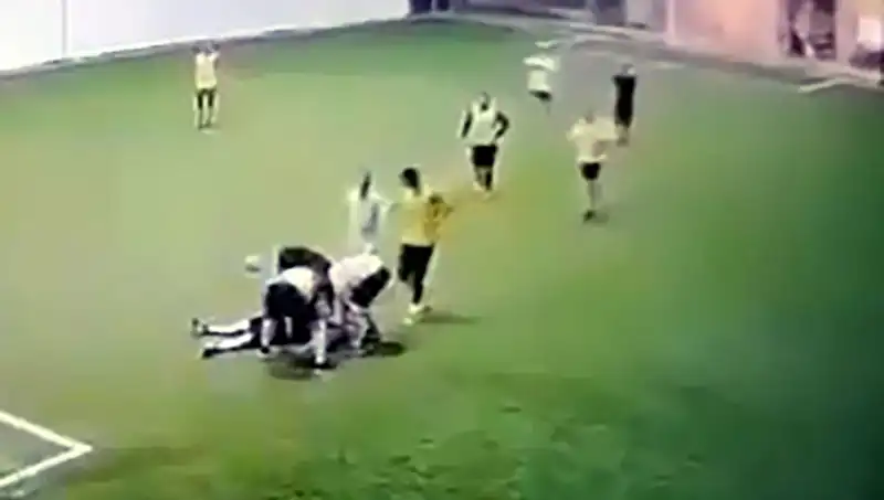 Adana’da Halı Saha Faciası: 3 Çocuk Babası Hayatını Kaybetti