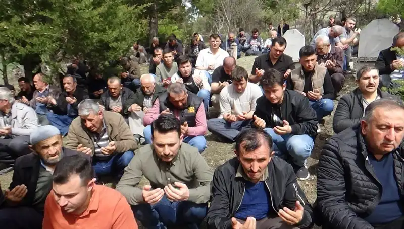 Sevgili Öğretmen, Köyde Gözyaşlarıyla Uğurlandı