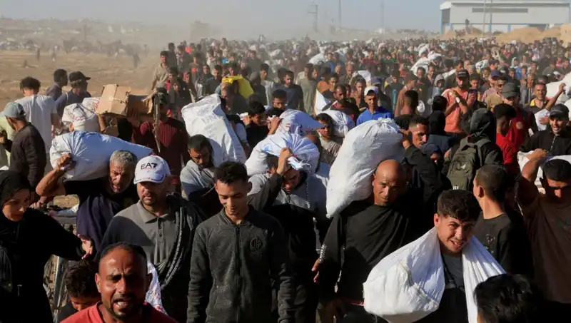 Han Yunus'a Gidecek 15 Kilometrelik Koridor: İsrail Ordusu Yeni Stratejiyle Kuşatmayı Genişletiyor