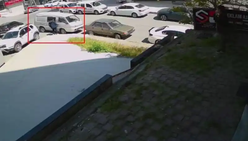 Aracını Çalmak İsteyen Hırsız, Mahalle Sakinleri Tarafından Suçüstü Yakalandı!
