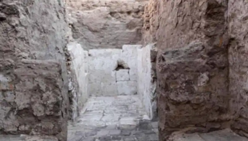 Mısır'da 3.500 Yıldan Eski Gizemli Kraliyet Mezarı Bulundu