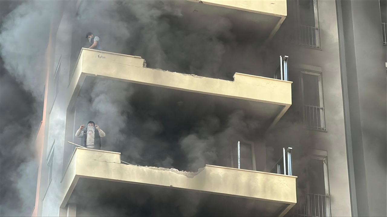 Antalya'da tadilat halindeki otelde çıkan yangın kontrol altına alındı.