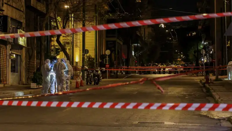 Atina’da Gizemli Şüpheli Çantanın Patlaması Şehri Sarstı