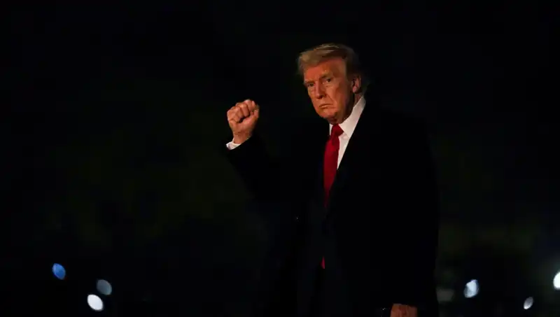 Ticaret Savaşının Gölgesinde Trump’a Destek Sarsılıyor: Anket Sonuçları Ne İfade Ediyor?