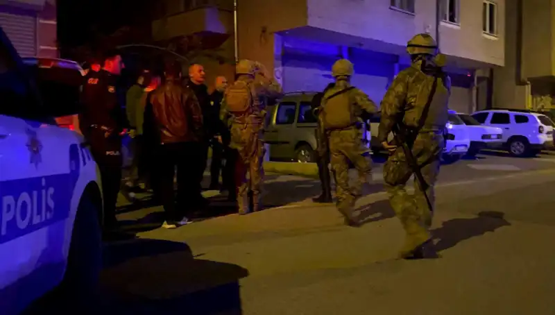 Ankara’da Balkon Tüfeğiyle Şok Olay! Polis Gelince Kendini Kapatıp İsyan Etti