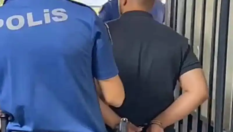 İzmir’de Polise Saldıran Şahsın Tutuklanması: Olayın Ayrıntıları ve Son Gelişmeler