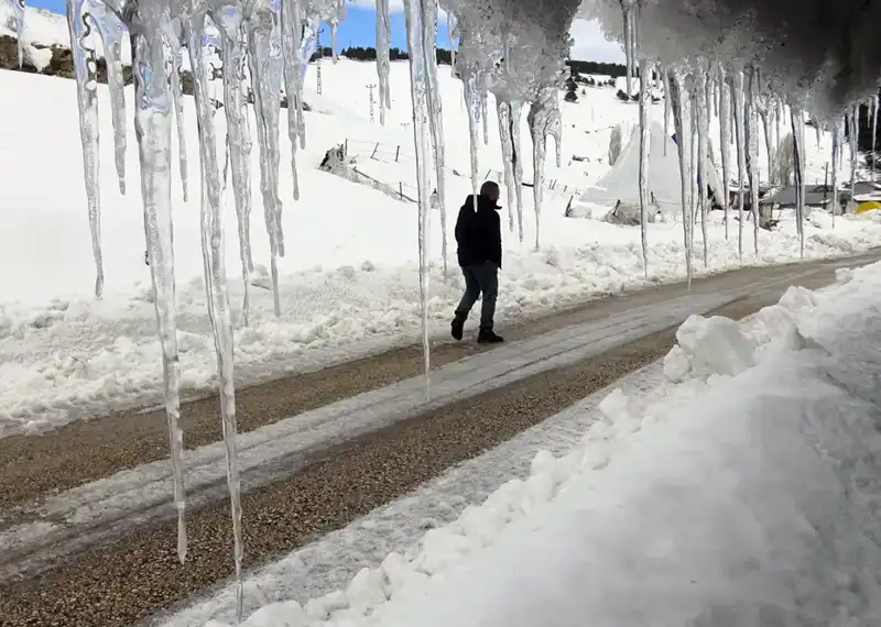 Kar Yerini Dondurucu Soğuğa Bıraktı: Ankara'da Sıcaklık Eksi 26 Dereceye Düştü!